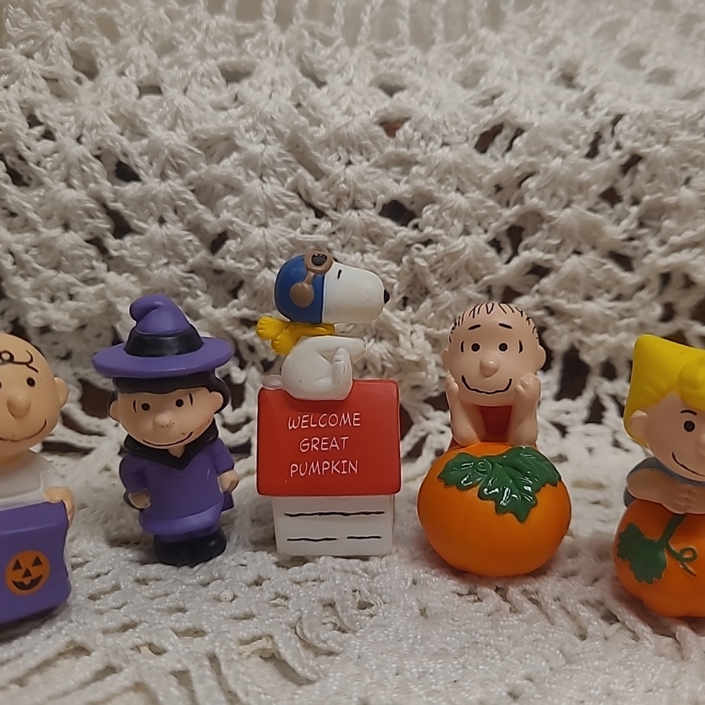 Vintage Peanuts Halloween Hallmark Merry Miniatures Figurine Set Of 5